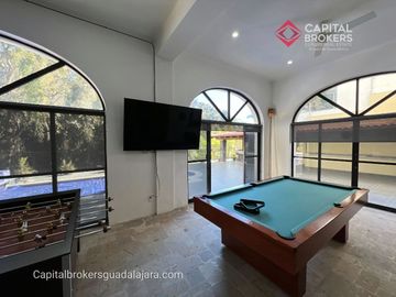Casa de Lujo con Alberca en Venta en Bugambilias Zona Sur Zapopan