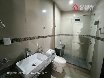 Casa de Lujo con Alberca en Venta en Bugambilias Zona Sur Zapopan