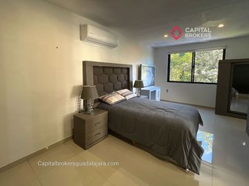 Casa de Lujo con Alberca en Venta en Bugambilias Zona Sur Zapopan