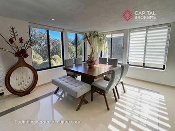 Casa de Lujo con Alberca en Venta en Bugambilias Zona Sur Zapopan