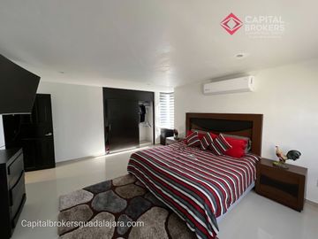 Casa de Lujo con Alberca en Venta en Bugambilias Zona Sur Zapopan