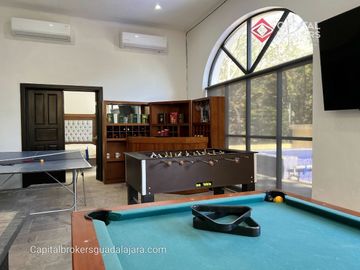 Casa de Lujo con Alberca en Venta en Bugambilias Zona Sur Zapopan