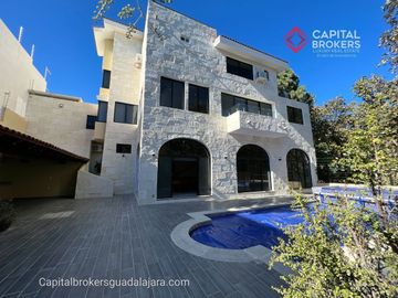 Casa de Lujo con Alberca en Venta en Bugambilias Zona Sur Zapopan