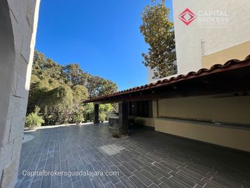 Casa de Lujo con Alberca en Venta en Bugambilias Zona Sur Zapopan