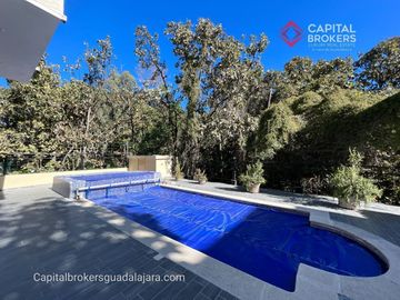 Casa de Lujo con Alberca en Venta en Bugambilias Zona Sur Zapopan