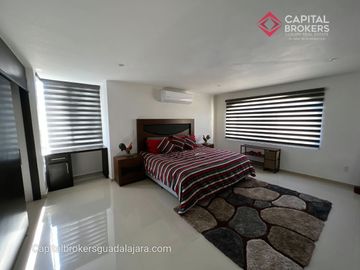 Casa de Lujo con Alberca en Venta en Bugambilias Zona Sur Zapopan