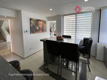 Casa de Lujo con Alberca en Venta en Bugambilias Zona Sur Zapopan