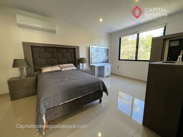 Casa de Lujo con Alberca en Venta en Bugambilias Zona Sur Zapopan