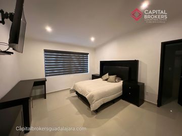 Casa de Lujo con Alberca en Venta en Bugambilias Zona Sur Zapopan