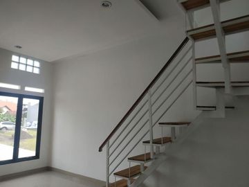Rumah 2 Lantai harga 1 lantai dekat kota dan stasiun bogor