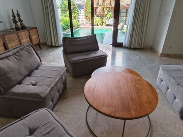VILLA CANTIK DI PETITENGET DEKAT PANTAI BATU BELIG BADUNG