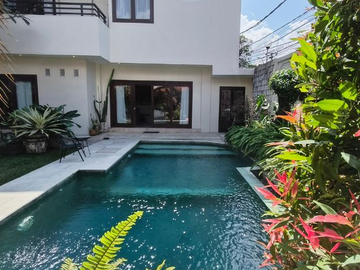 VILLA CANTIK DI PETITENGET DEKAT PANTAI BATU BELIG BADUNG