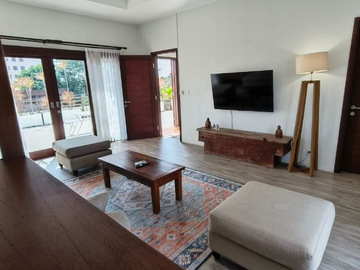VILLA CANTIK DI PETITENGET DEKAT PANTAI BATU BELIG BADUNG