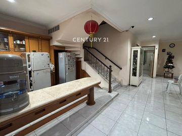 Rumah 2 Lantai Semi Furnished Di Taman Holis Indah 1 Bandung
