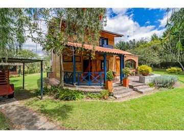 ENCANTADORA Y RUSTICA QUINTA EN VENTA EN EL CABO, PAUTE