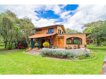 ENCANTADORA Y RUSTICA QUINTA EN VENTA EN EL CABO, PAUTE