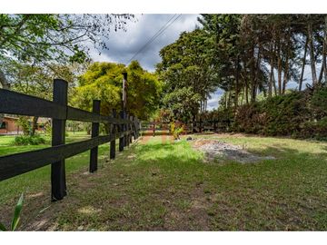ENCANTADORA Y RUSTICA QUINTA EN VENTA EN EL CABO, PAUTE