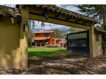 ENCANTADORA Y RUSTICA QUINTA EN VENTA EN EL CABO, PAUTE