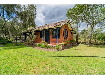 ENCANTADORA Y RUSTICA QUINTA EN VENTA EN EL CABO, PAUTE
