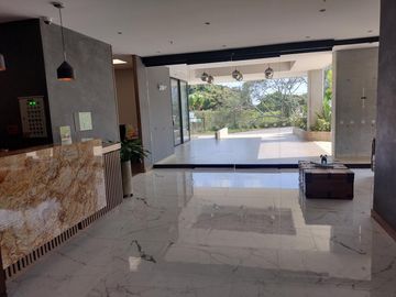 apartamento en arriendo/venta en ciudad jardín. Cod V107595
