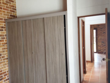 casa en arriendo en la cruz. Cod A400339