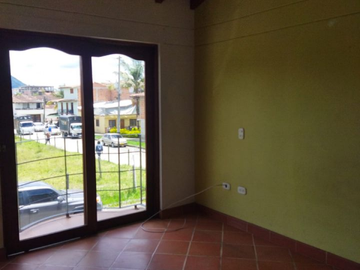casa en arriendo en la cruz. Cod A400339