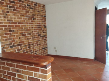 casa en arriendo en la cruz. Cod A400339