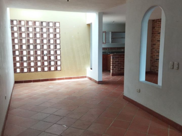 casa en arriendo en la cruz. Cod A400339
