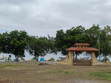 Se Vende Terreno para Desarrollar Cerca del Mar y Frente al Mar en Puerto Lopez