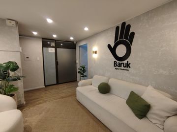 oficina en arriendo en urbanización la flora. Cod A124825