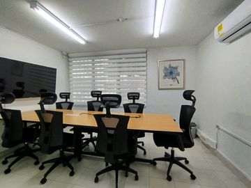 oficina en arriendo en urbanización la flora. Cod A124825