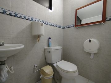 oficina en arriendo en urbanización la flora. Cod A124825