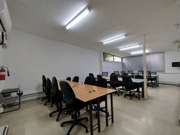 oficina en arriendo en urbanización la flora. Cod A124825