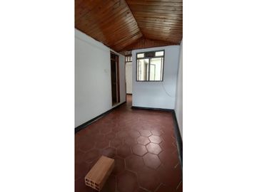 SE VENDE CASA DUPLEX GRANDE EN CUBA MUY CENTRAL