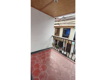SE VENDE CASA DUPLEX GRANDE EN CUBA MUY CENTRAL