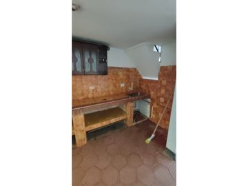 SE VENDE CASA DUPLEX GRANDE EN CUBA MUY CENTRAL