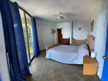 INCREÍBLE RESIDENCIA FRENTE AL LAGO DE TEQUES