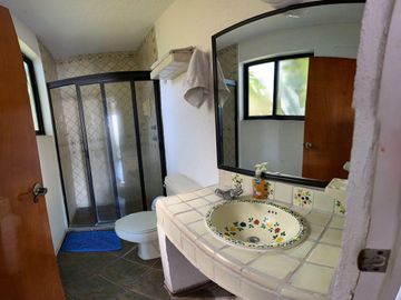 INCREÍBLE RESIDENCIA FRENTE AL LAGO DE TEQUES