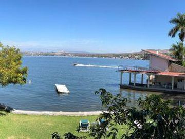 INCREÍBLE RESIDENCIA FRENTE AL LAGO DE TEQUES