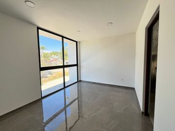 Estrene a una cuadra de la Avenida San Diego