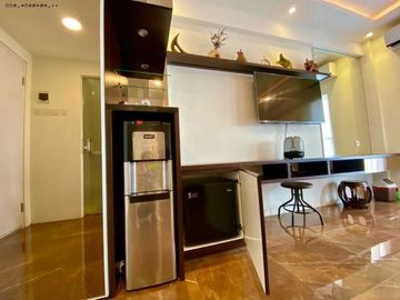 Apt. Puncak Dharmahusada View City Fully renovated with mini bar