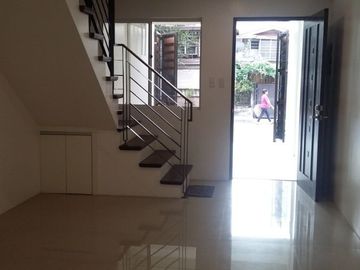PINYAHAN DILIMAN QUEZON CITY 3-BEDROOM 2-PARKING COMPOUND