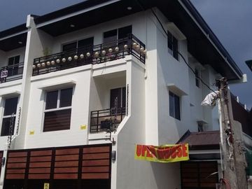 PINYAHAN DILIMAN QUEZON CITY 3-BEDROOM 2-PARKING COMPOUND