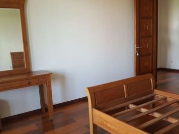 Rumah Besar Nyaman View Kota dan Gunung di Setiabudi