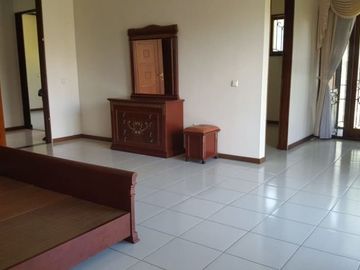 Rumah Besar Nyaman View Kota dan Gunung di Setiabudi