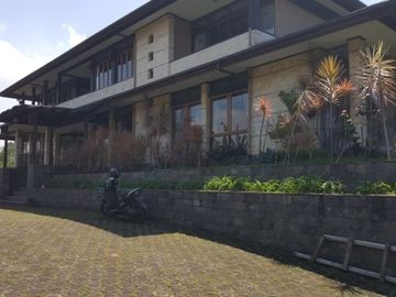 Rumah Besar Nyaman View Kota dan Gunung di Setiabudi