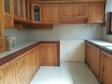 Rumah Besar Nyaman View Kota dan Gunung di Setiabudi