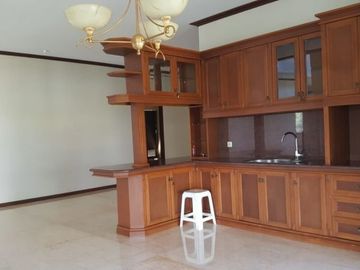 Rumah Besar Nyaman View Kota dan Gunung di Setiabudi