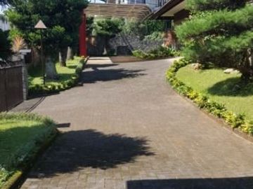 Rumah Besar Nyaman View Kota dan Gunung di Setiabudi