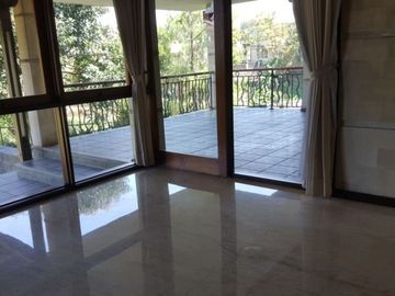 Rumah Besar Nyaman View Kota dan Gunung di Setiabudi